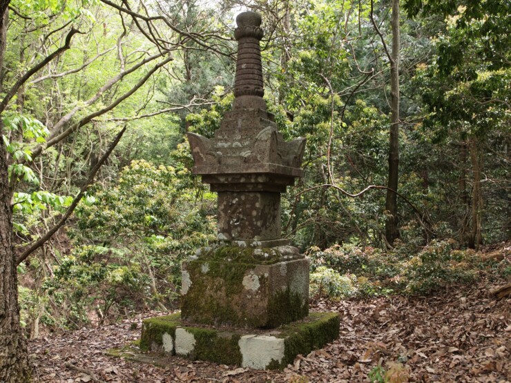 應安七年の宝篋印塔